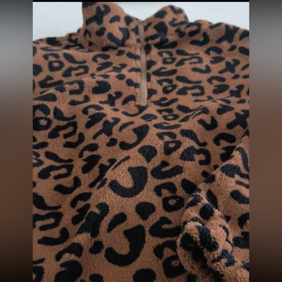 Leopard fleece zip up sweater L - Picture 7 of 8